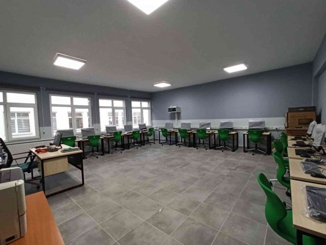 Öğrenciler Okula Geri Dönecek