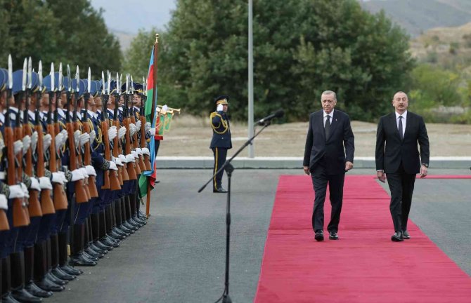 Cumhurbaşkanı Erdoğan, Cebrayıl’da Resmi Törenle Karşılandı
