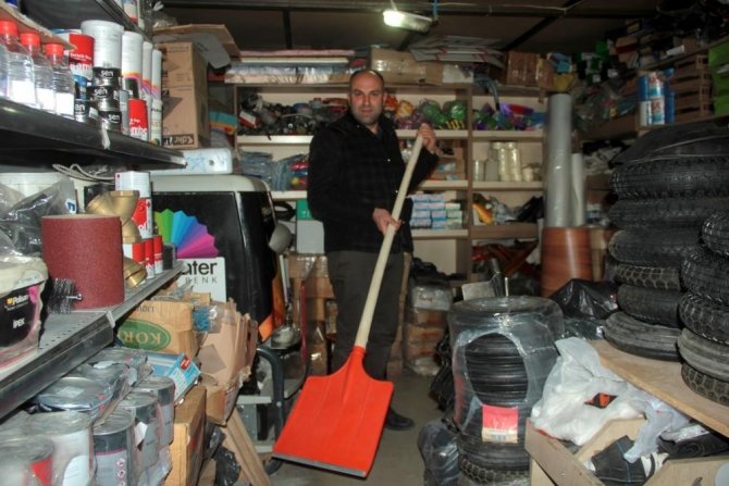 Kış Öncesi Kar Kürekleri Yapılmaya Başlandı