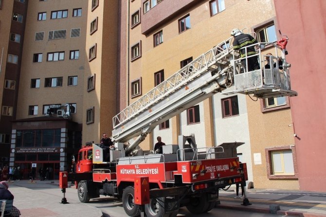 Evliya Çelebi Hastanesi’nde ’Kırmızı Kod Fiili Yangın Tatbikatı’ Gerçeği Aratmadı