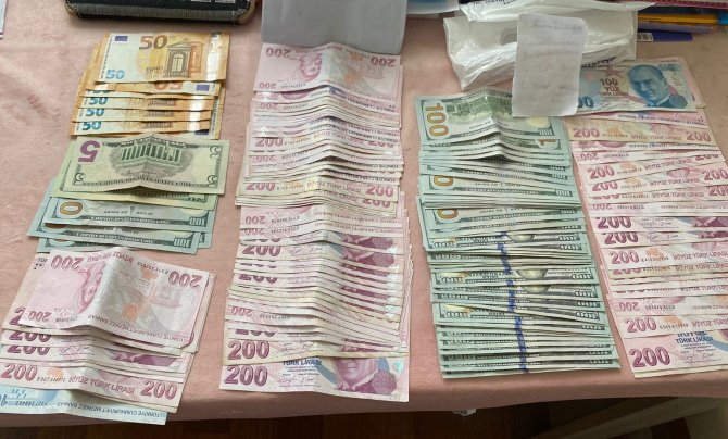 Fetö Operasyonunda Ele Geçen Deste Yüklü Para Emniyette Sergilendi