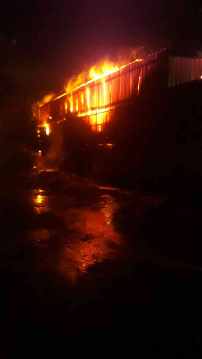 Hatay’da Hurda Depolama Tesisinde Yangın