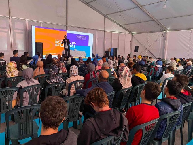 Kayseri Kitap Fuarı’nda Yazar Abdurrahman Uzun’a Yoğun İlgi