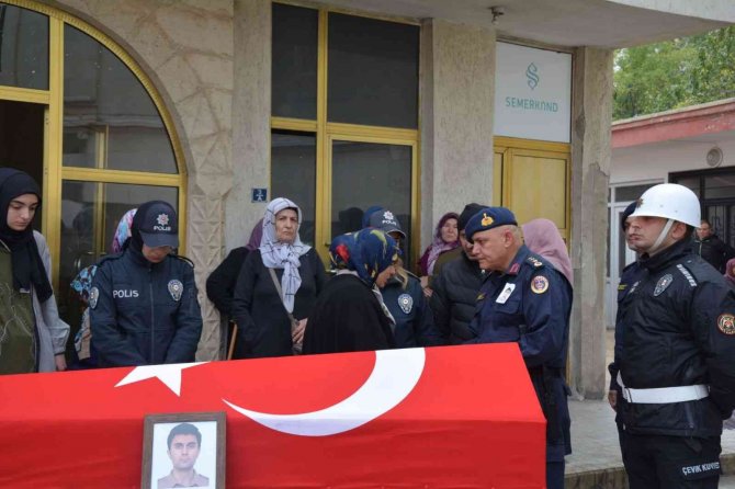 Trafik Kazasında Hayatını Kaybeden Bekçi Temel Aslantürk Törenle Son Yolculuğuna Uğurlandı