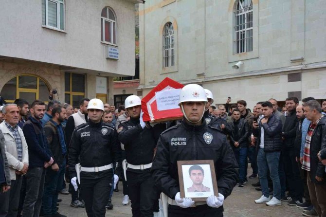 Trafik Kazasında Hayatını Kaybeden Bekçi Temel Aslantürk Törenle Son Yolculuğuna Uğurlandı