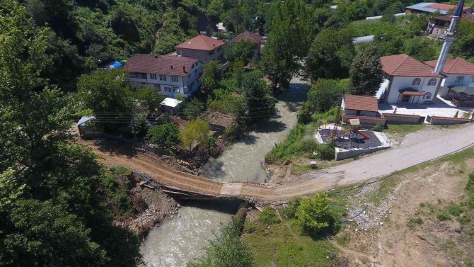 Karabük’te Sel Afetinin Yaralı Sarılıyor