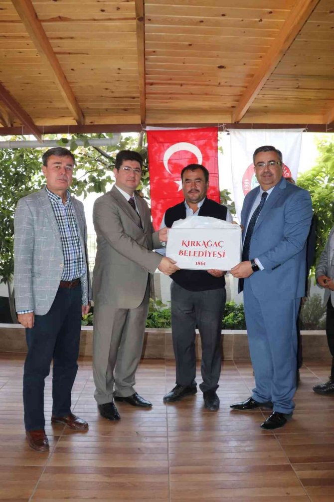 Kırkağaç’ta Muhtarlar Yemekte Buluştu