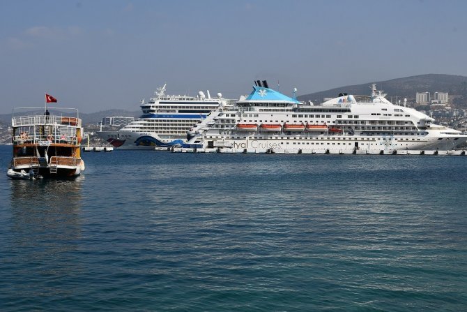Kuşadası’nda Yaz Sezonu Kruvaziyer Bereketi İle Devam Ediyor