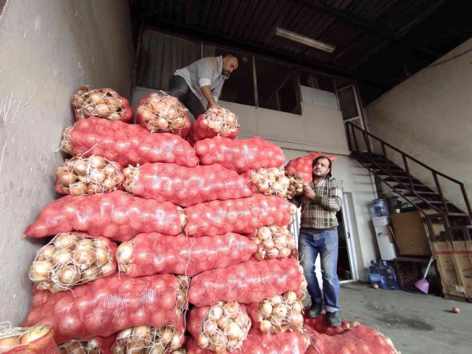 Halde Patates Ve Soğan Bolluğu