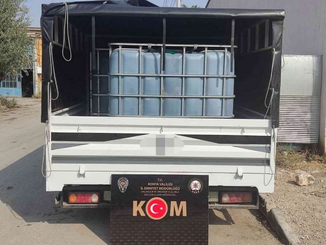Kargo Kutusundan Kaçak Nargile Tütünü, Plastik Varillerden Kaçak Akaryakıt Çıktı
