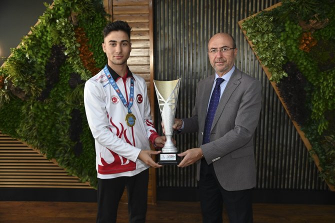 Başkan Pekyatırmacı Milli Sporcu Ve Aileleri İle Buluştu