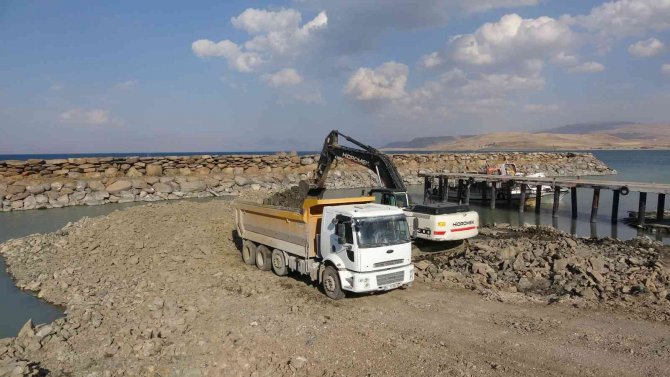 Bakanlık Van Gölü’ndeki Balıkçı Barınakları İçin Harekete Geçti