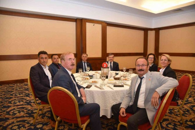 Vali Karadeniz, Muhtarlarla Yemekte Bir Araya Geldi
