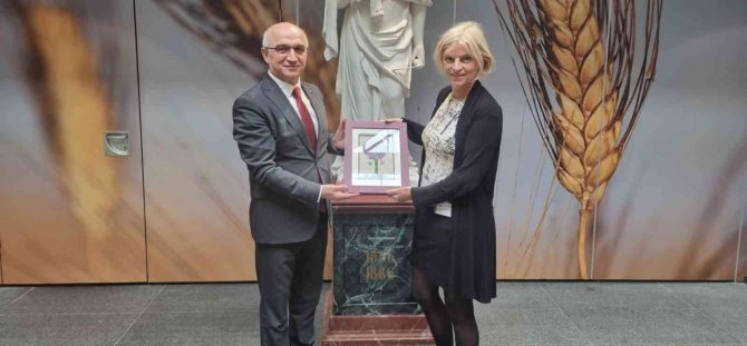 Bakan Özer, Hollanda Mesleki Eğitim Kurulu Başkanı Tekin İle Görüştü