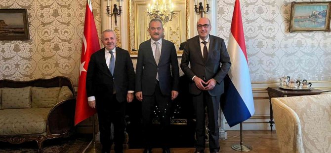 Bakan Özer, Hollanda Mesleki Eğitim Kurulu Başkanı Tekin İle Görüştü