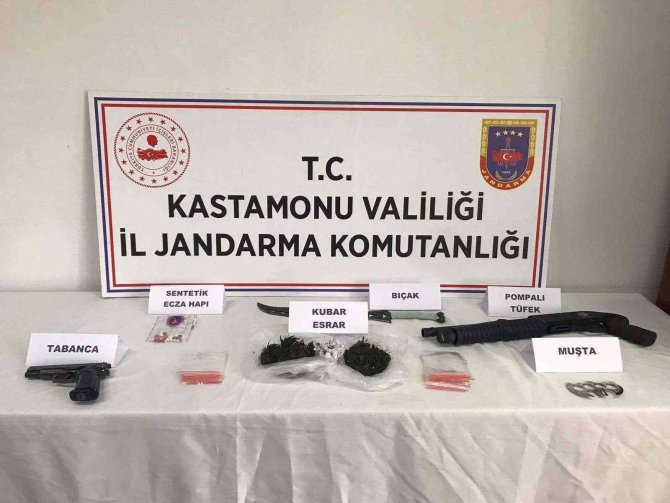 Uyuşturucu Satan Baba Ve Oğlunun Evlerine Jandarmadan Operasyon: 2 Gözaltı