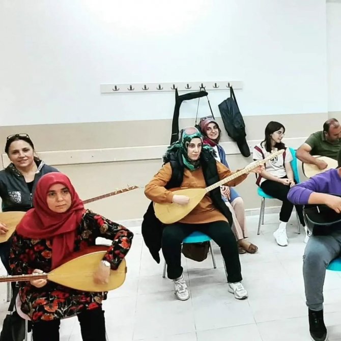 Sarıgöl’de Bağlama Kursu Açıldı