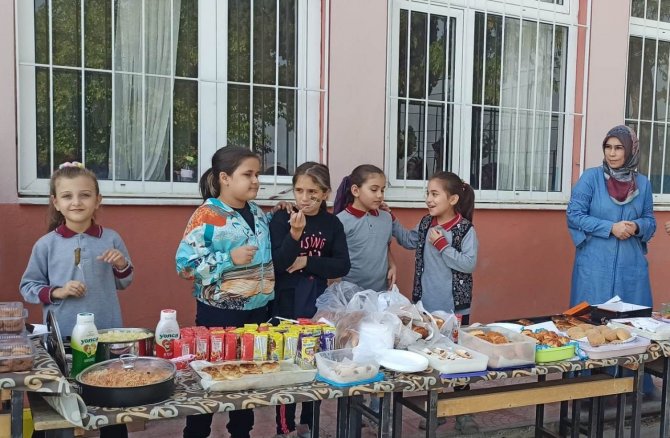 Minik Öğrencilerden Örnek Davranış