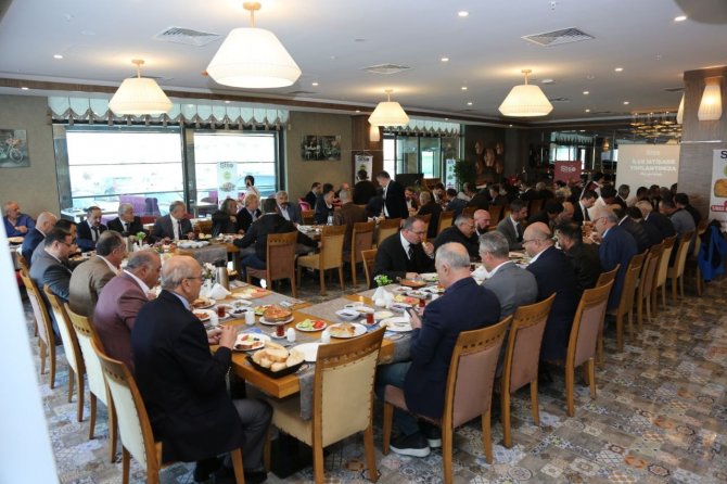 Eken: "Yapacağız, Edeceğiz Diyerek Seçimden Seçime Kapılarını Çalmıyoruz"