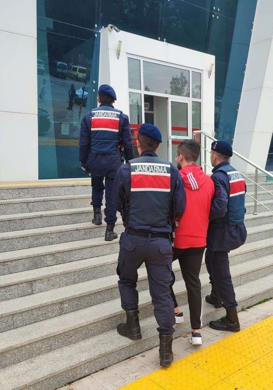 Uyuşturucuyu Satamadan Jandarmaya Yakalandı