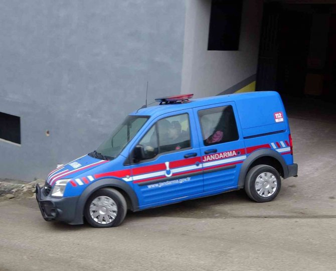 Çocuklarını Görmeye Gitti, Eski Eşinin Erkek Arkadaşı Bıçakladı