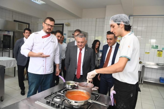 Oteller Kaliteli Elemanların Yetişmesini Bekliyor