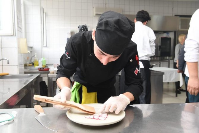 Oteller Kaliteli Elemanların Yetişmesini Bekliyor