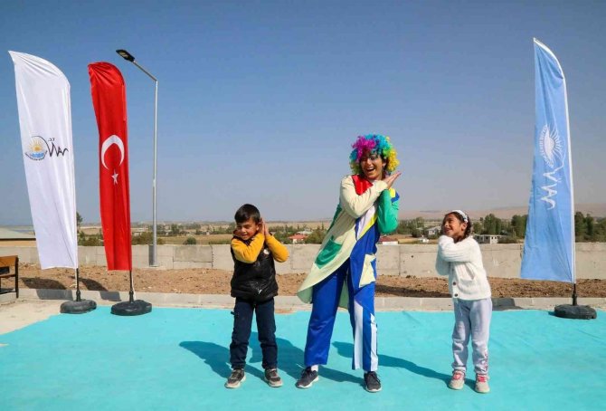 Kırsal Mahallelerdeki Çocuklar İçin Tiyatro Etkinliği