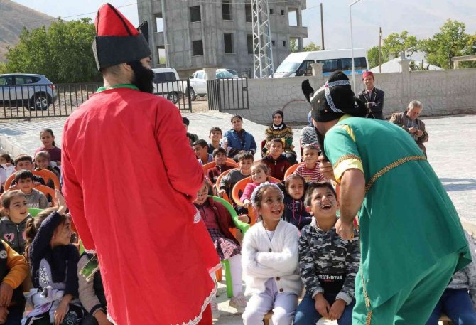 Kırsal Mahallelerdeki Çocuklar İçin Tiyatro Etkinliği