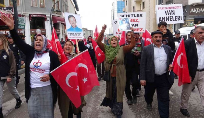 Vanlı Ailelerin Evlat Nöbeti Devam Ediyor