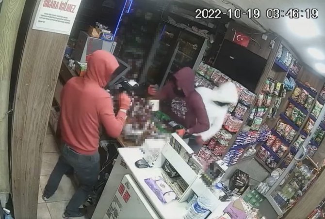 İ̇stanbul’da Komedi Filmlerini Aratmayan Anlar Kamerada: Hırsızlar Kaçarken Suç Ortağını Unuttu