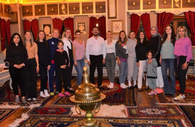 Yunusemre’de Hanım Lokalleri Antrenörleri Toplantıda Buluştu