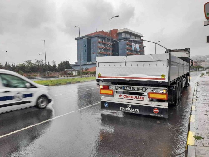 Gülüç Kavşağında İki Tır Çarpıştı: 1 Yaralı