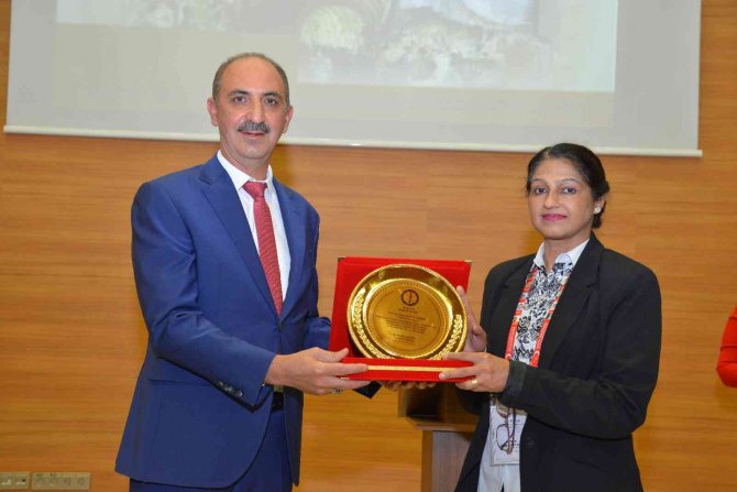 2. Ahi Evran Uluslararası Bilimsel Araştırmalar Kongresi Başladı