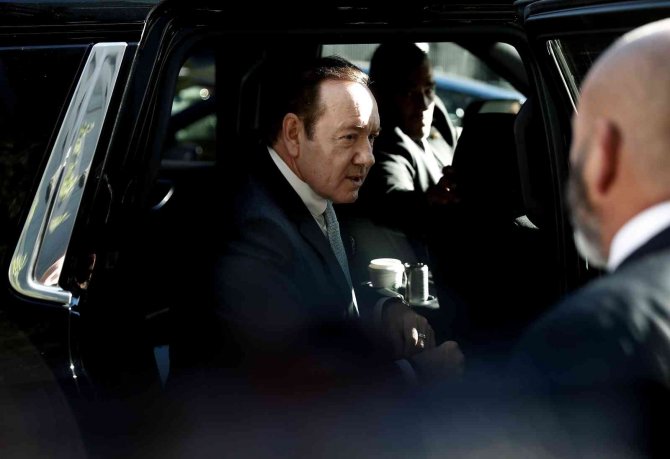 Abd’de Ünlü Aktör Spacey Hakkındaki Cinsel Taciz Davası Düştü