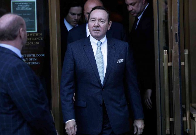 Abd’de Ünlü Aktör Spacey Hakkındaki Cinsel Taciz Davası Düştü