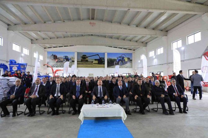 Ağrı’da Çiftçilere Hibe İle Tohum Dağıtımı Yapıldı