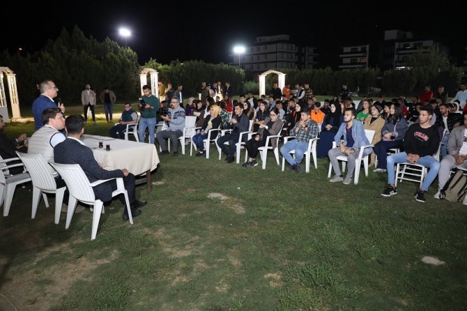 Ak Partili Sürekli, Torbalı’da Gençlerle Buluştu