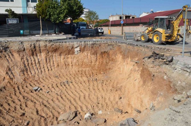 Yeni Belediye Hizmete Binası İnşaatı Devam Ediyor