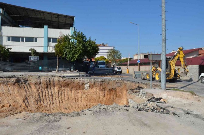 Yeni Belediye Hizmete Binası İnşaatı Devam Ediyor