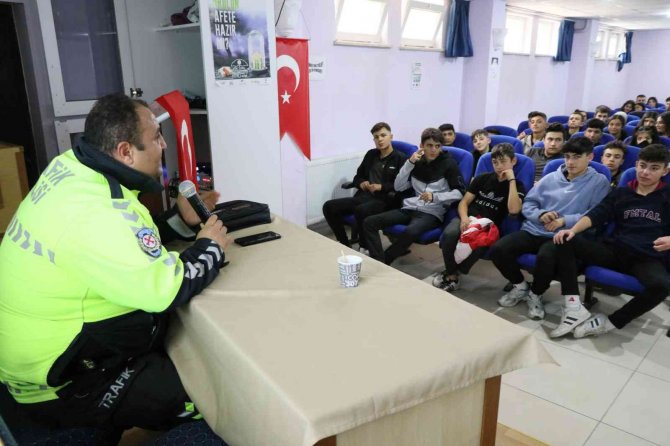 Aksaray Emniyeti 18 Okulda Bin 747 Öğrenciye Temel Trafik Eğitimi Verdi