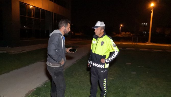 Alkollü Araç Kullanırken Kaza Yaptı, Önce Arabaya Yattı, Sonra Polise Ağladı
