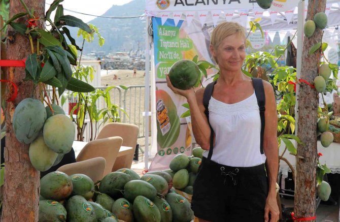 Alanya’da Üretilen 32 Tropikal Meyve Festivalde Buluştu