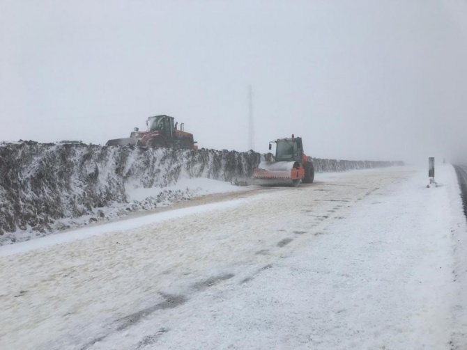 Sahara Geçidinde Ulaşıma Kar Ve Tipi Engeli