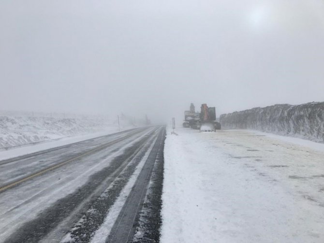 Sahara Geçidinde Ulaşıma Kar Ve Tipi Engeli