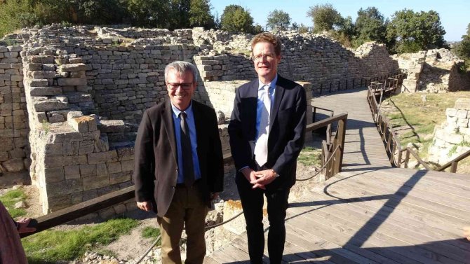 Avrupa Birliği Türkiye Delegasyonu Başkanı Büyükelçi Meyer-landrut, Troya Ören Yeri’ni Ziyaret Etti