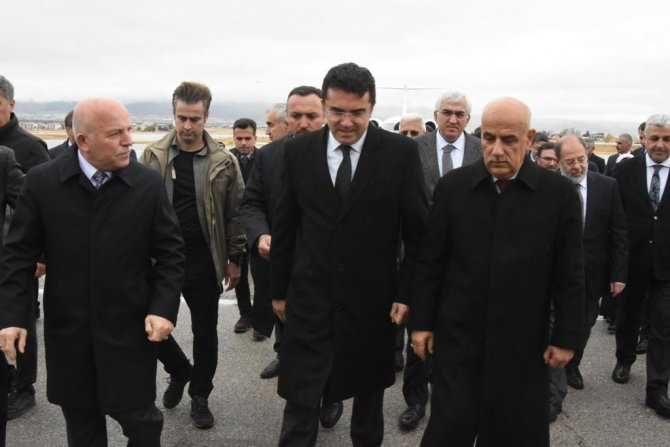 Bakan Kirişci, Dünya Şampiyonu Gökhan Seven İle Bilek Güreşi Yaptı