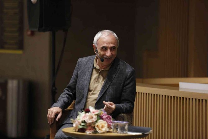 Prof. Dr. Nurullah Genç, Başakşehir’de Kıraathane Sohbetleri’ne Konuk Oldu