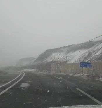 Karlıova-erzurum Karayolunda Kar Yağışı