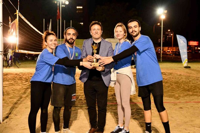 Plaj Voleybolunda Şampiyon “Zeplin” Takımı Oldu
